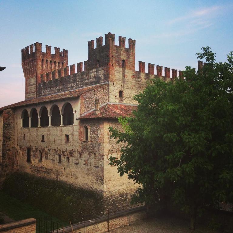 Locanda Dei Nobili Viaggiatori Cavernago Zimmer foto