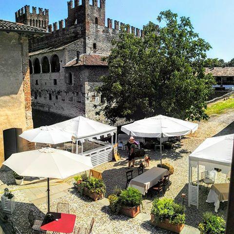 Locanda Dei Nobili Viaggiatori Cavernago Exterior foto